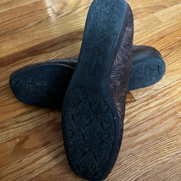 Faux embossed leather shoes - Picture 3 of 3